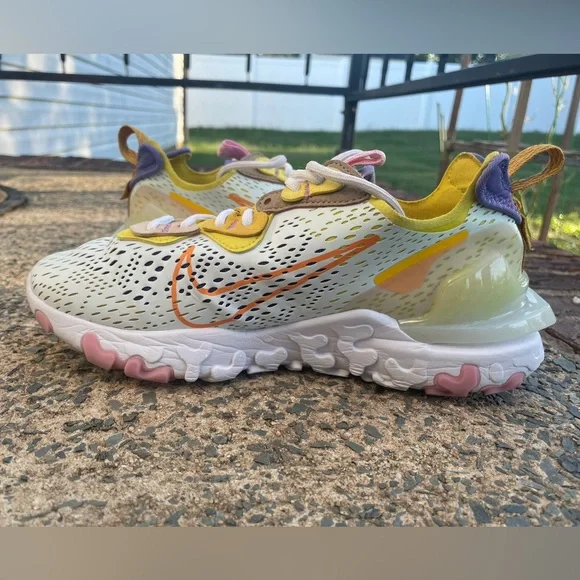 Women’s Nike React Vision Pure Platinum Workout Sneakers - Picture 5 of 9
